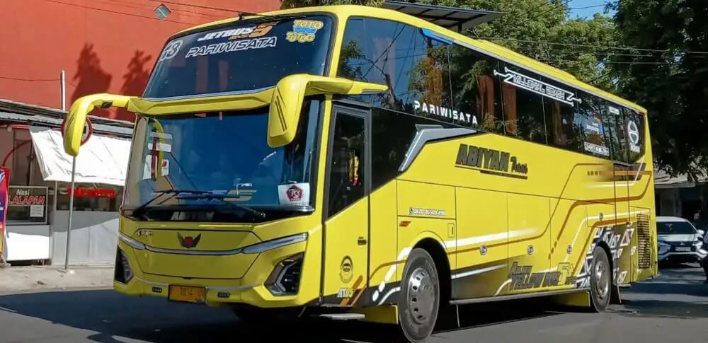 Bus pariwisata Abiyan Trans