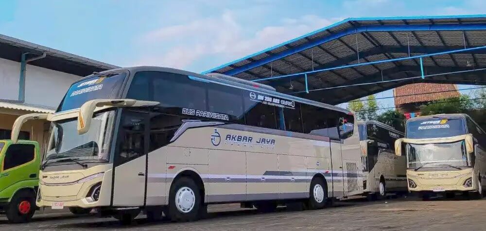 Bus pariwisata Akbar Jaya Transindo