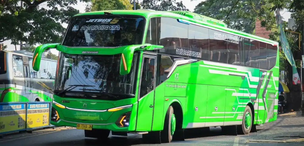 Bus pariwisata Alfa Trans