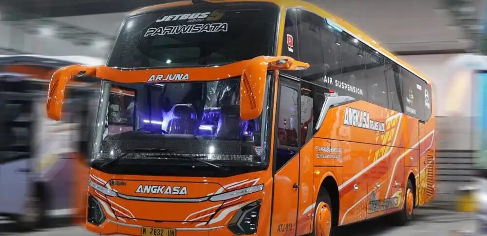 Bus pariwisata Angkasa Trans Jaya