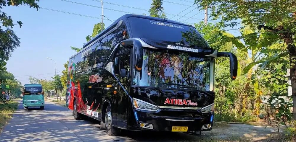 Bus pariwisata Atiga Trans