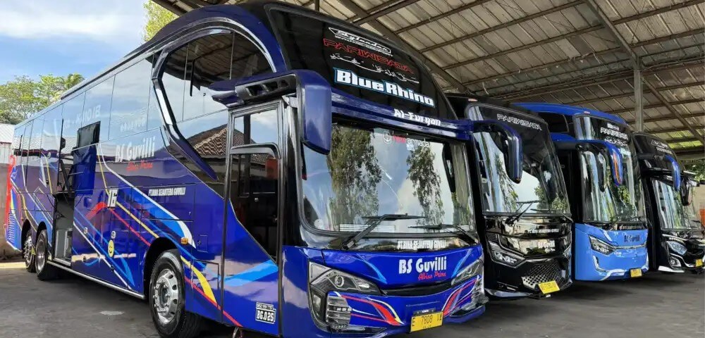 Bus pariwisata BS Guvilli