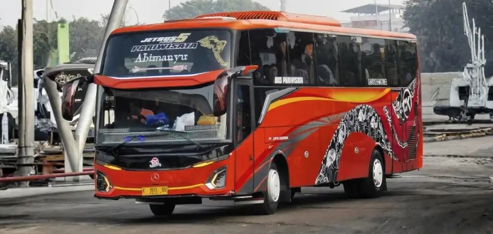 Bus pariwisata Cipta Karunia