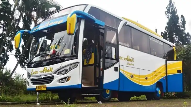 Bus pariwisata Esem Abadi