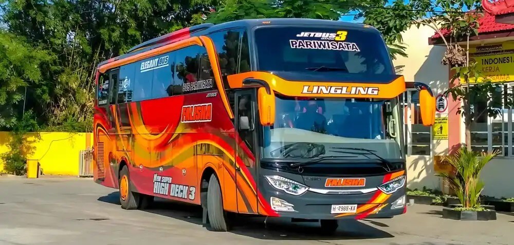 Bus pariwisata Falisha