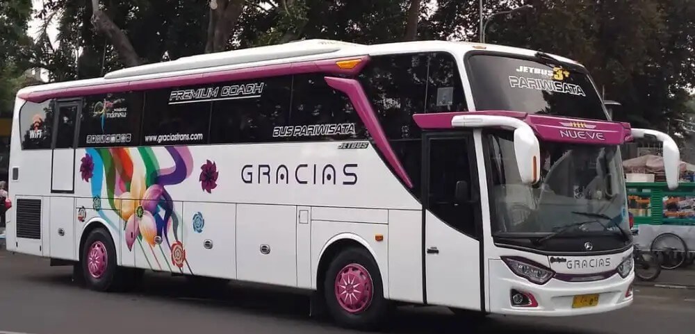 Bus pariwisata Gracias