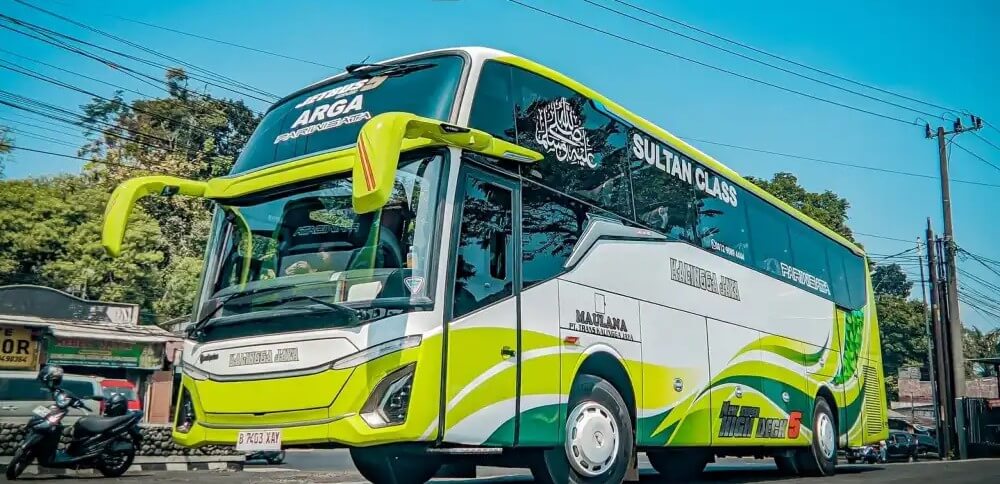 Bus pariwisata Kalingga Jaya