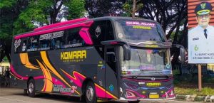 Bus pariwisata Komara