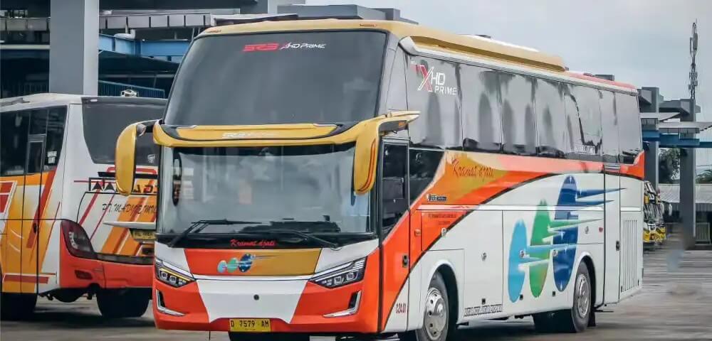 Bus pariwisata Kramat Djati