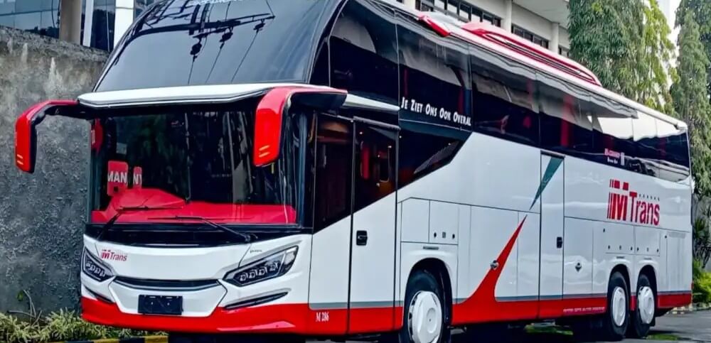 Bus pariwisata MTrans