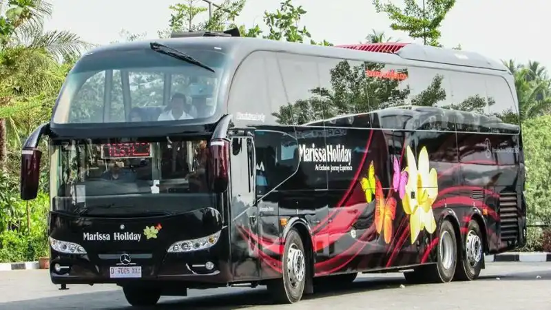 Bus pariwisata Marissa Holiday
