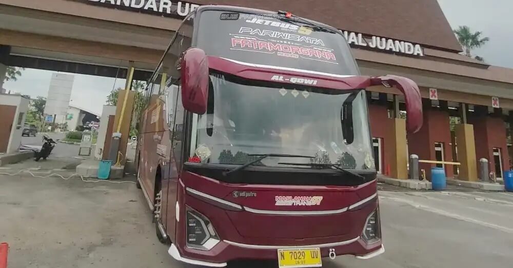 Bus pariwisata Maslahah 97 Trans