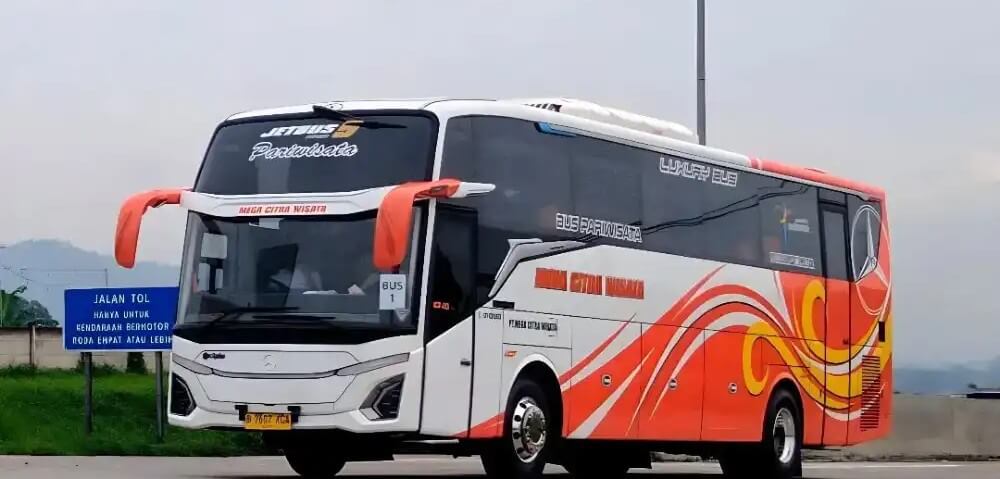 Bus pariwisata Mega Citra Wisata