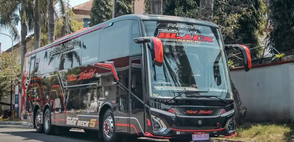 Bus pariwisata Nusa Bhakti Trans