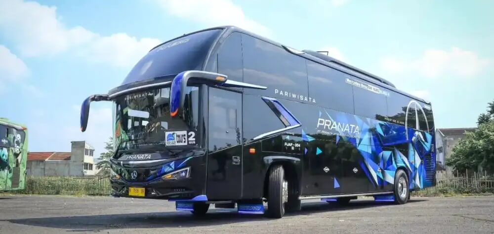 Bus pariwisata Pranata Transport