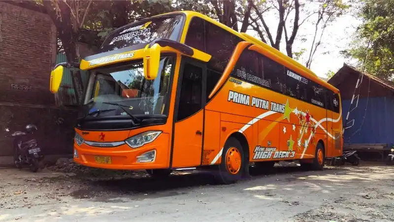 Bus pariwisata Prima Putra Trans