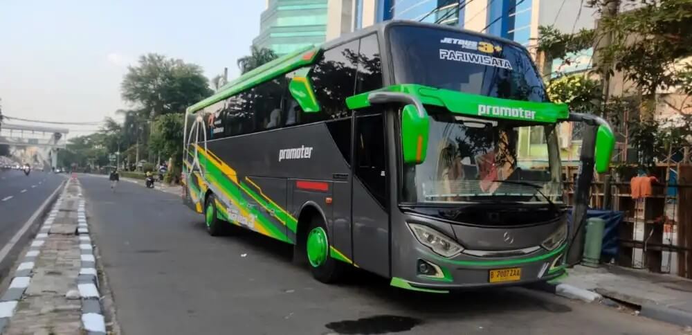 Bus pariwisata Promoter