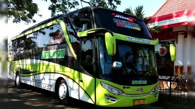 Bus pariwisata Rengga Alfina Satya