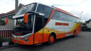 Bus pariwisata Sarah Holiday