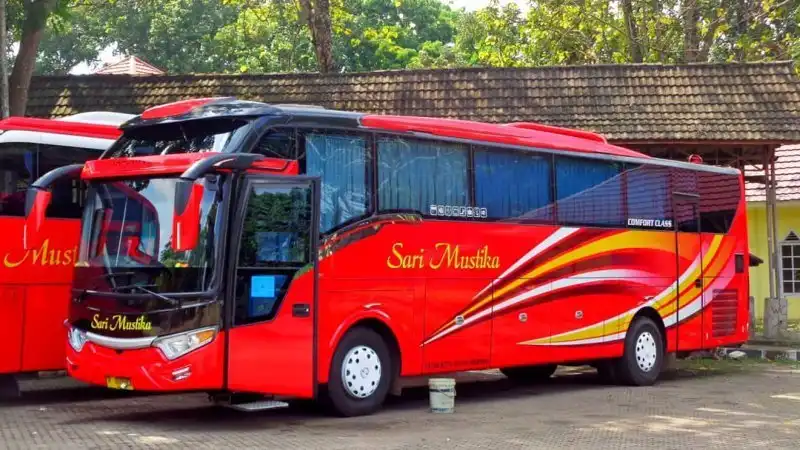 Bus pariwisata Sari Mustika
