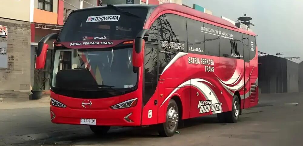 Bus pariwisata Satria Perkasa Trans