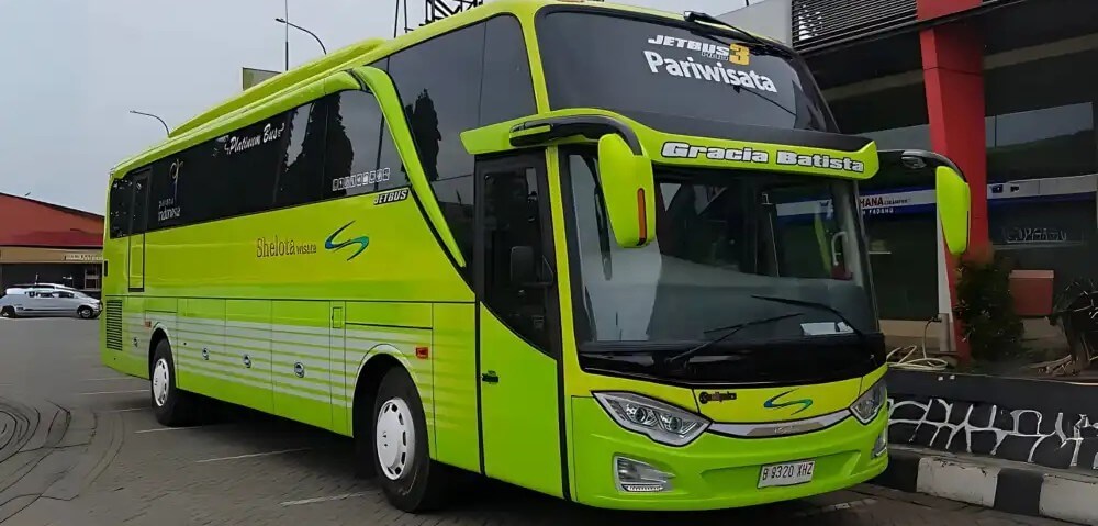 Bus pariwisata Shelota