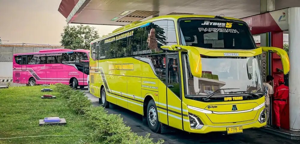 Bus pariwisata Solo Putra Makmur