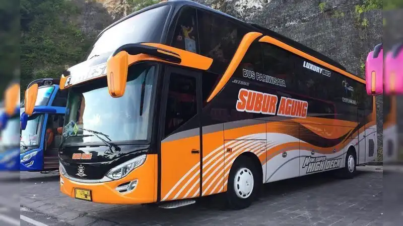 Bus pariwisata Subur Agung