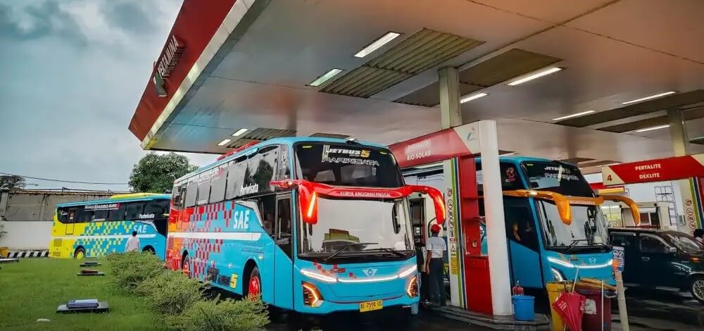 Bus pariwisata Surya Anugrah Enggal (SAE)