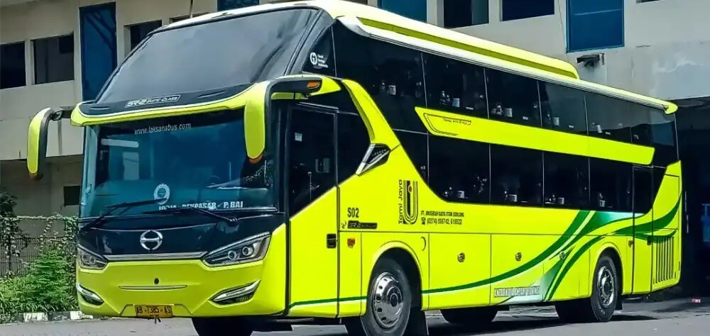 Bus pariwisata Tami Jaya