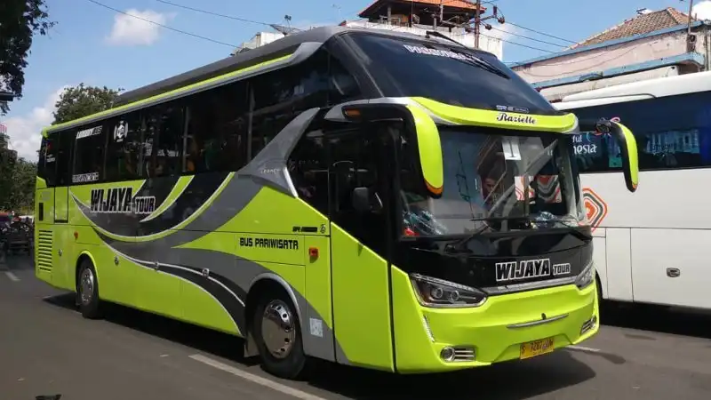 Bus pariwisata Wijaya Tour
