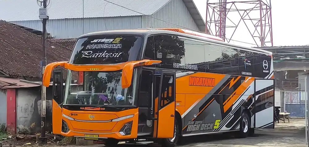 Bus pariwisata Wiratama
