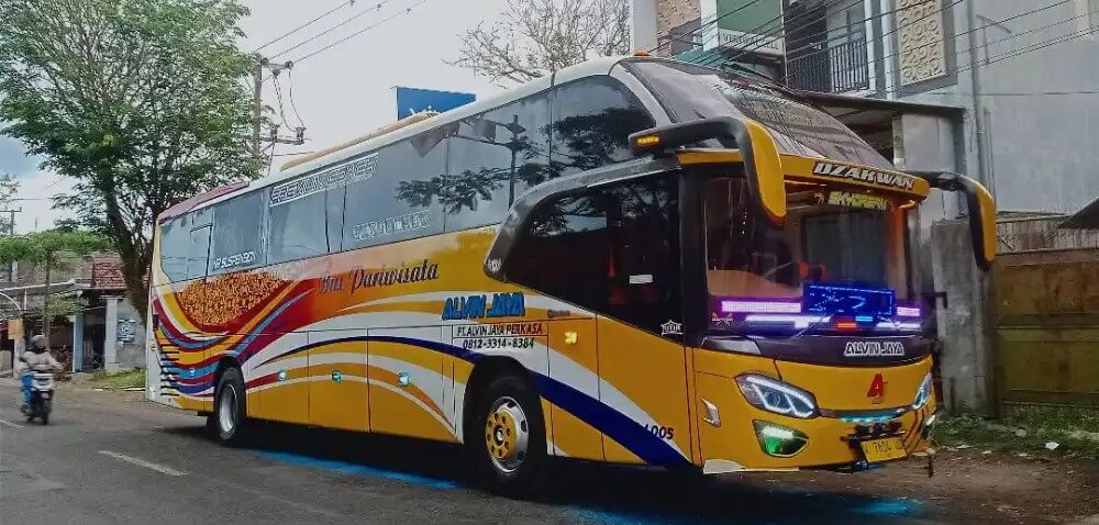 bus-pariwisata-Alvin Jaya