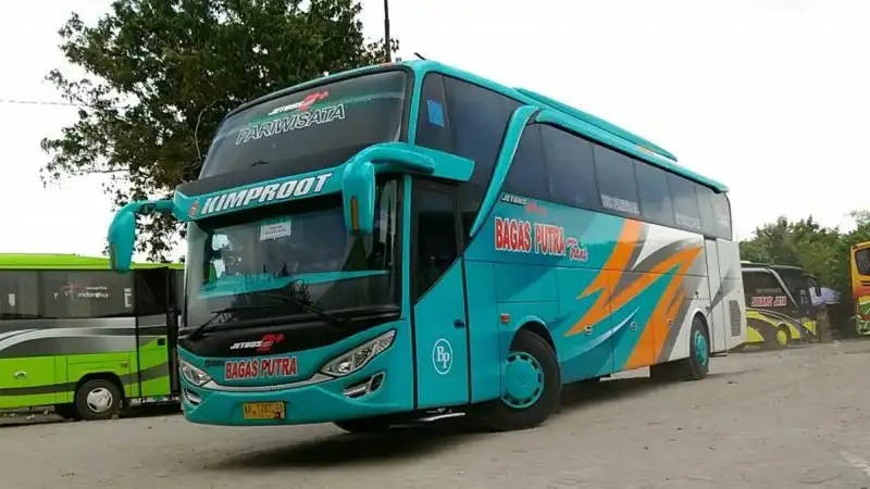 bus-pariwisata-Bagas Putra