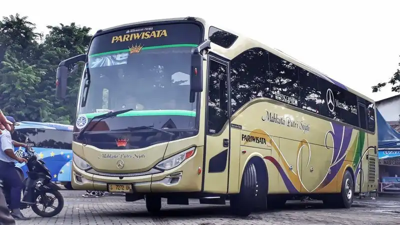 bus-pariwisata-Mahkota Putri Sejati