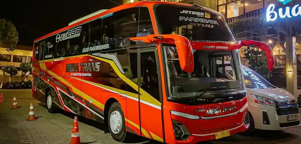 bus-pariwisata-Mega Trans