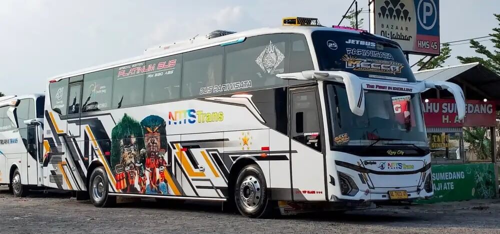 bus-pariwisata-NTTS Trans