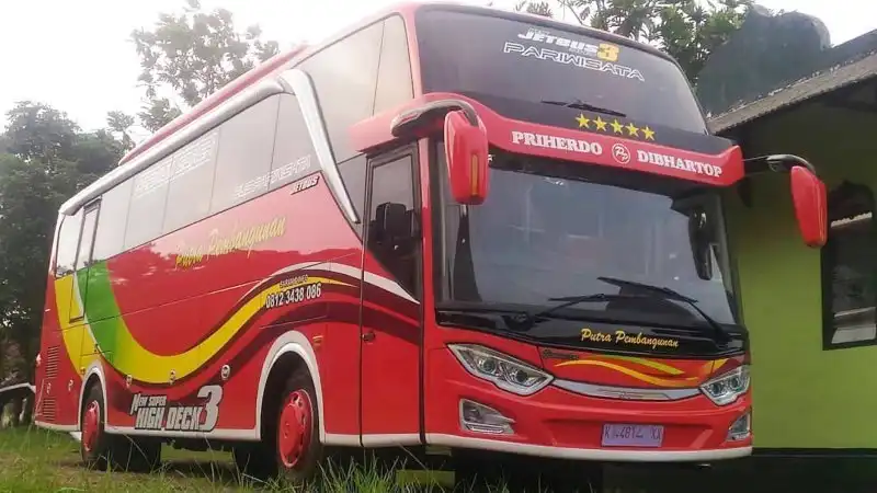 bus-pariwisata-Putra Pembangunan