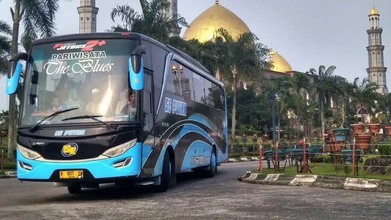 bus-pariwisata-SE Putra