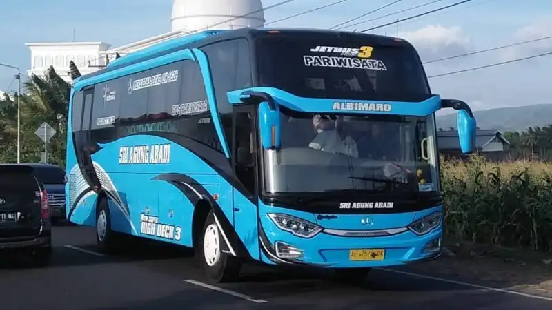 bus-pariwisata-Sri Agung abadi